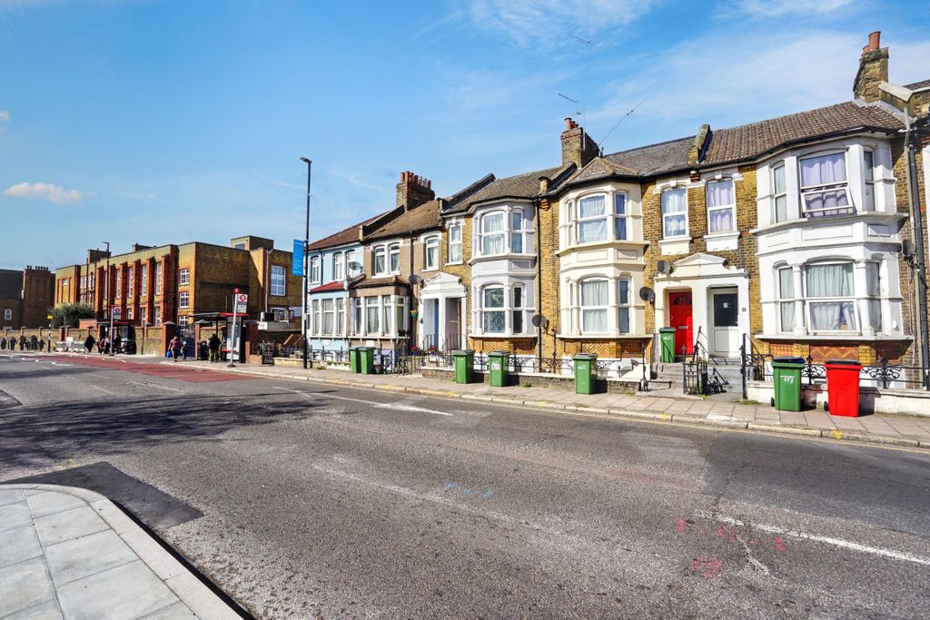 Property photo 2 of 17 167A Plumstead High Street, Plumstead, London Se18 1He