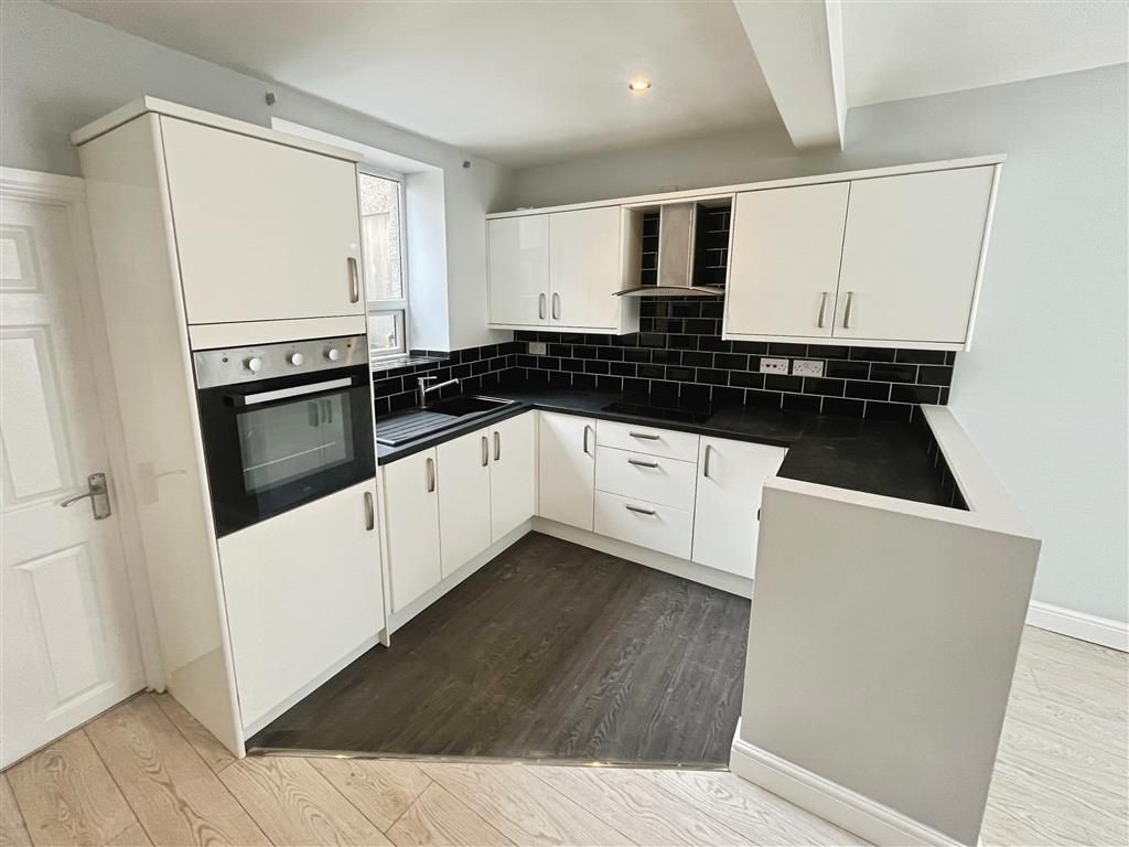 Property photo 2 of 12 Kitchen