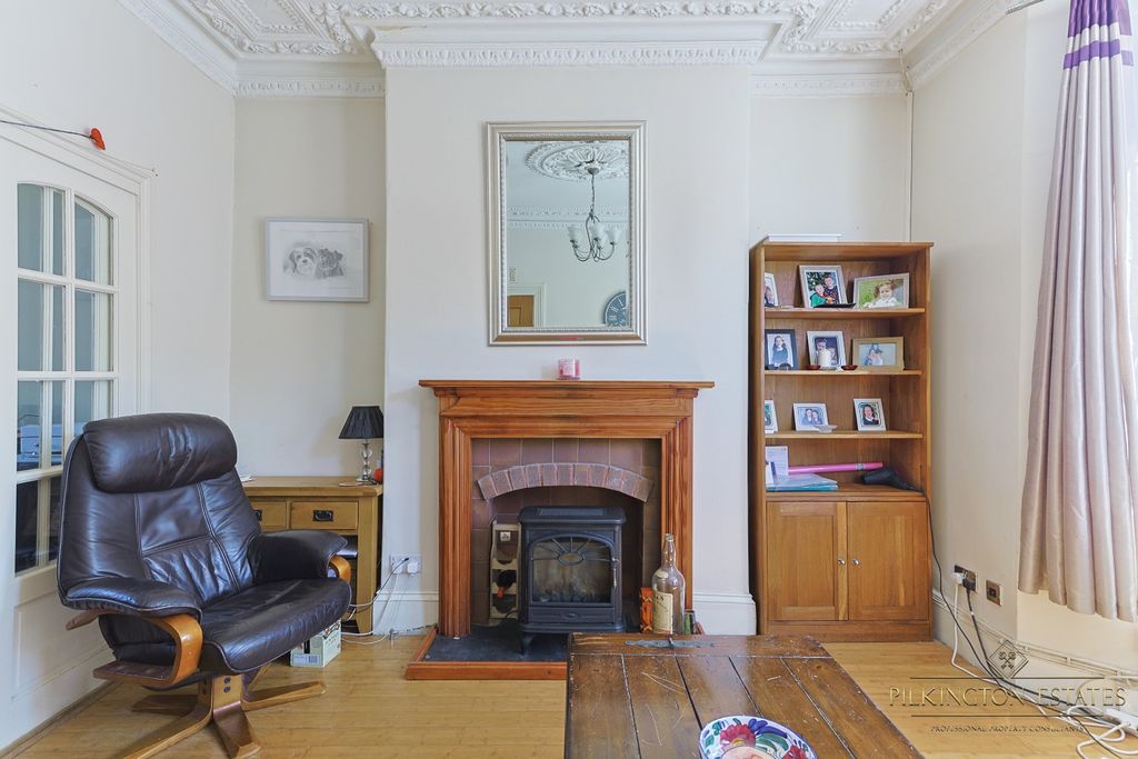 Property photo 3 of 13 4324125