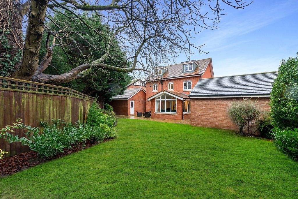 Property photo 2 of 22