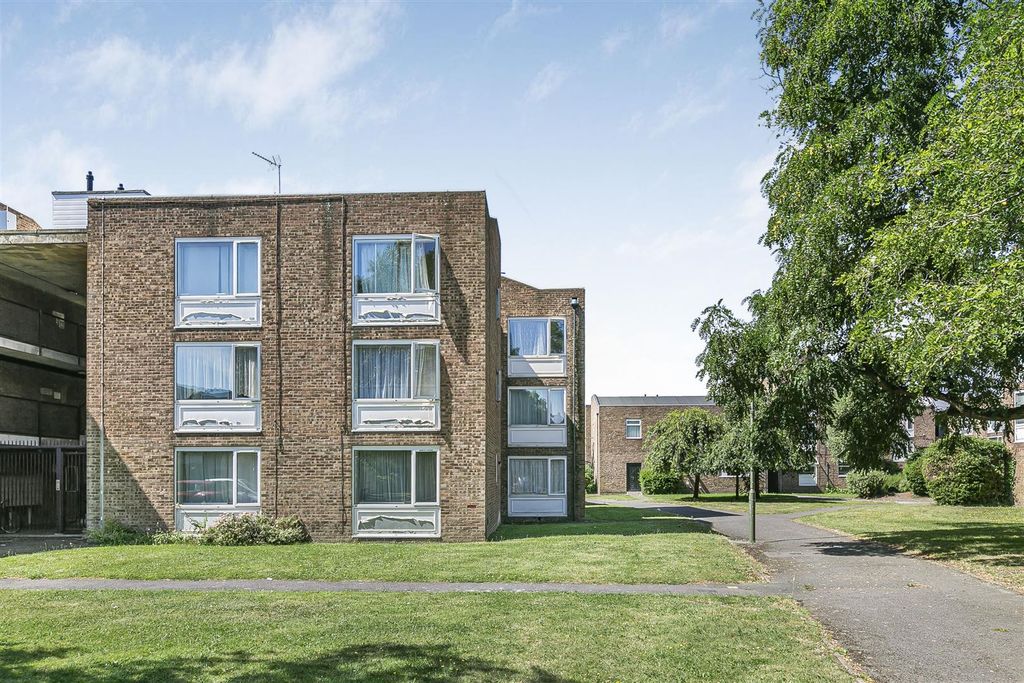 Property photo 1 of 10 Fof Clifton Court 3.Jpg
