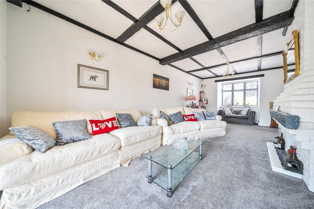 Property photo 2 of 12 Lounge