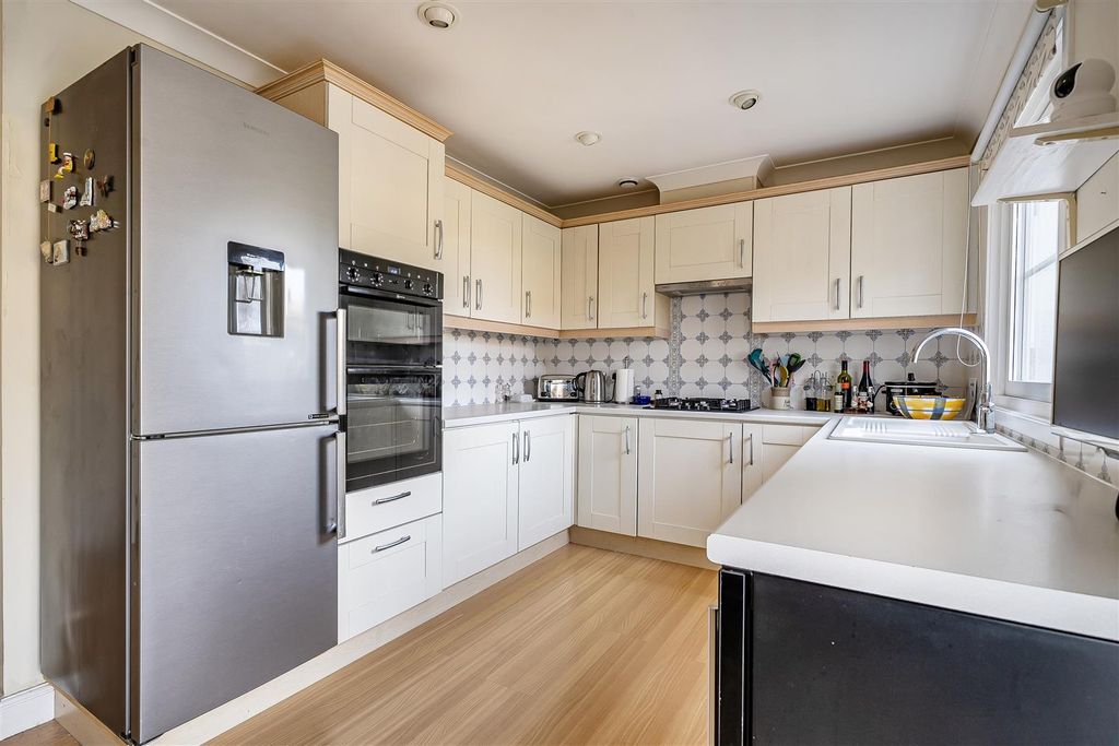 Property photo 3 of 21 1399760-11-69679A7c1Ad32.Jpg