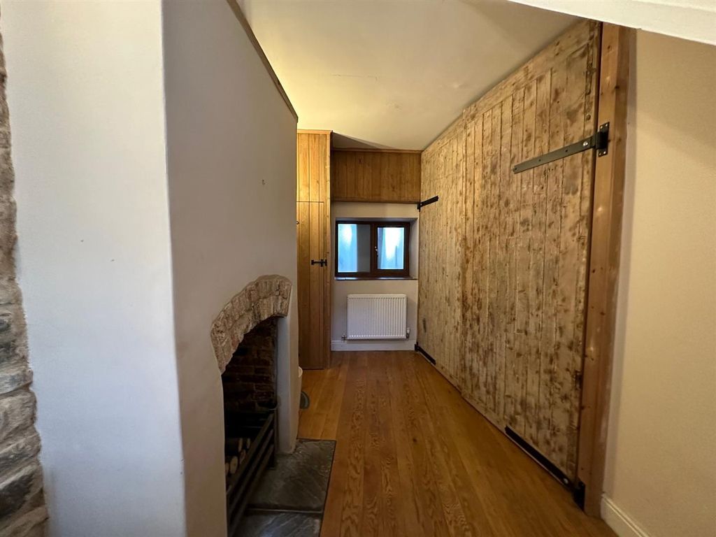Property photo 3 of 19 Entrance Hall.Jpg