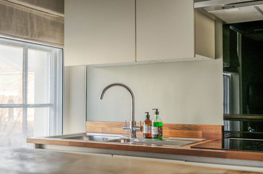 Property photo 3 of 11 1380143-3-6915B27...