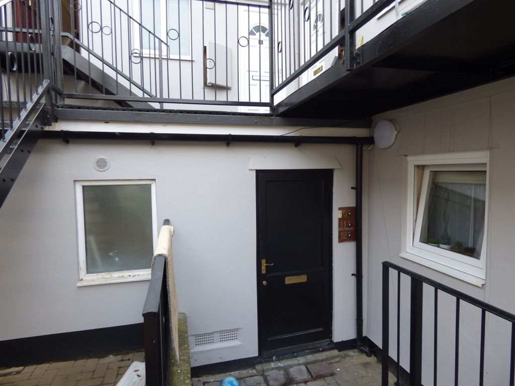 Property photo 1 of 10 1 Bedroom Flat For Sale