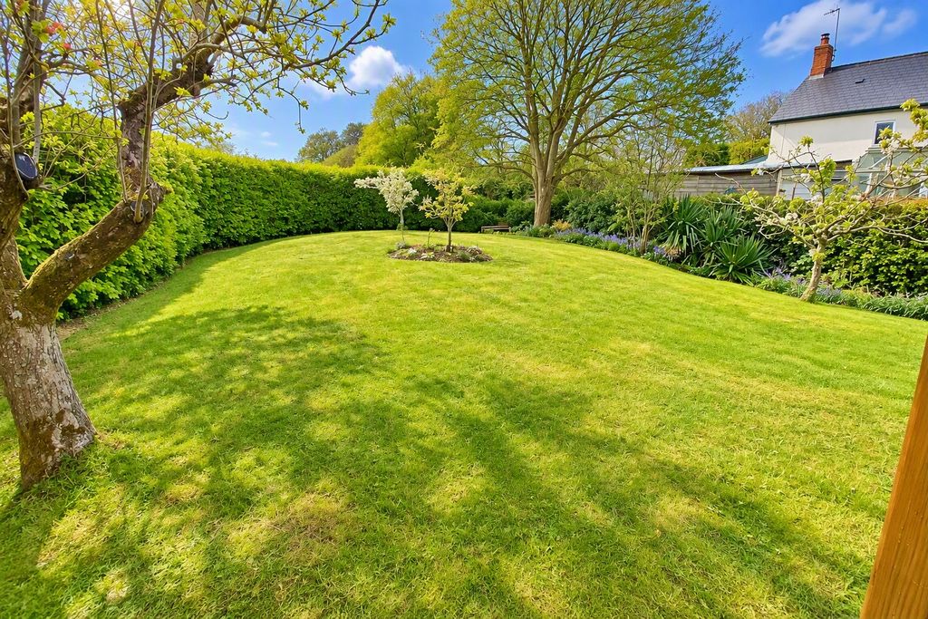 Property photo 2 of 10