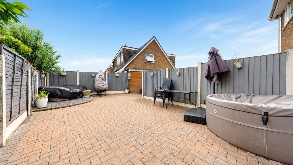 Property photo 2 of 18 Poynter Street Rear Garden