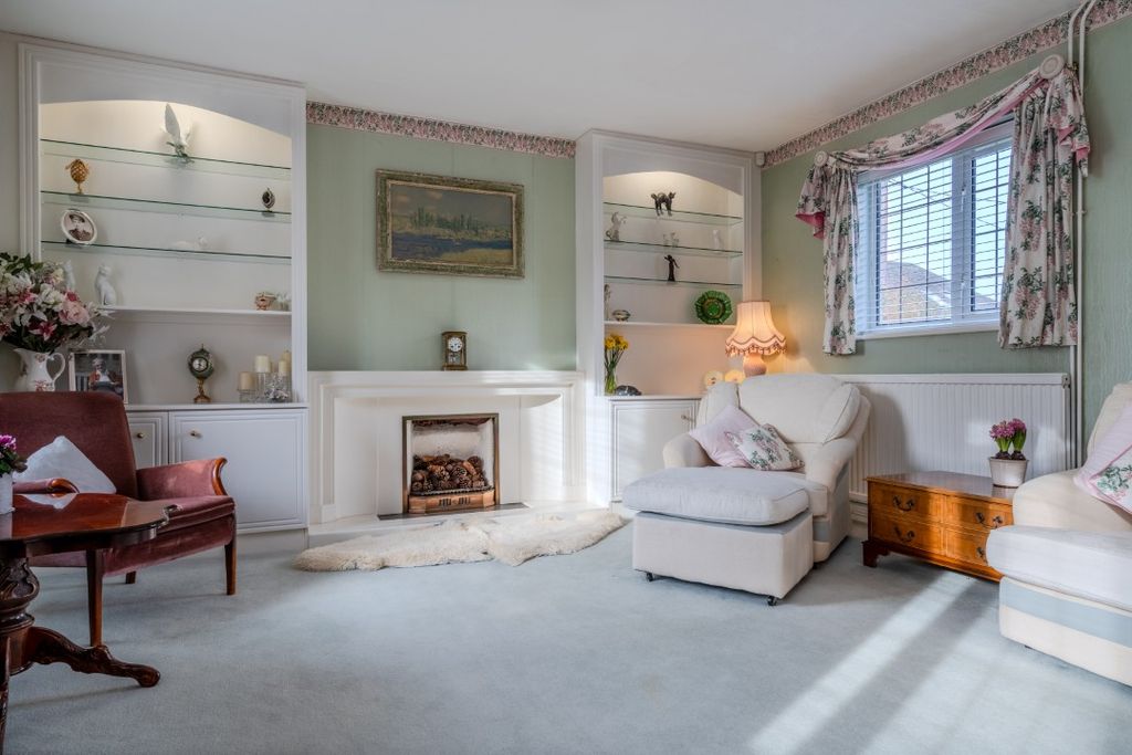 Property photo 3 of 35