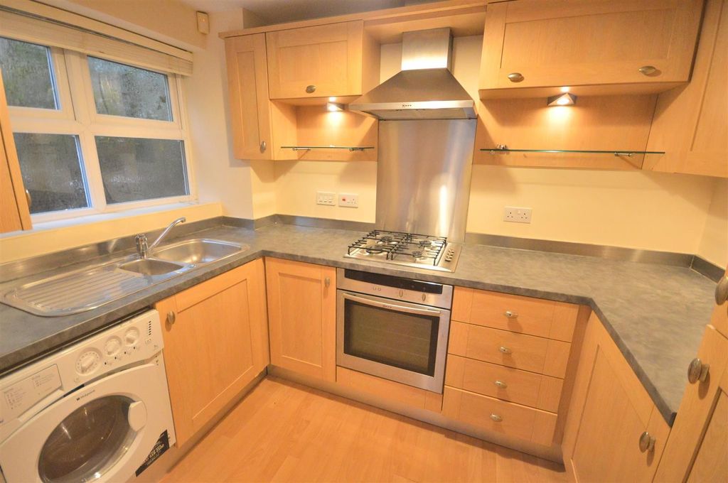 Property photo 2 of 9 Kitchen