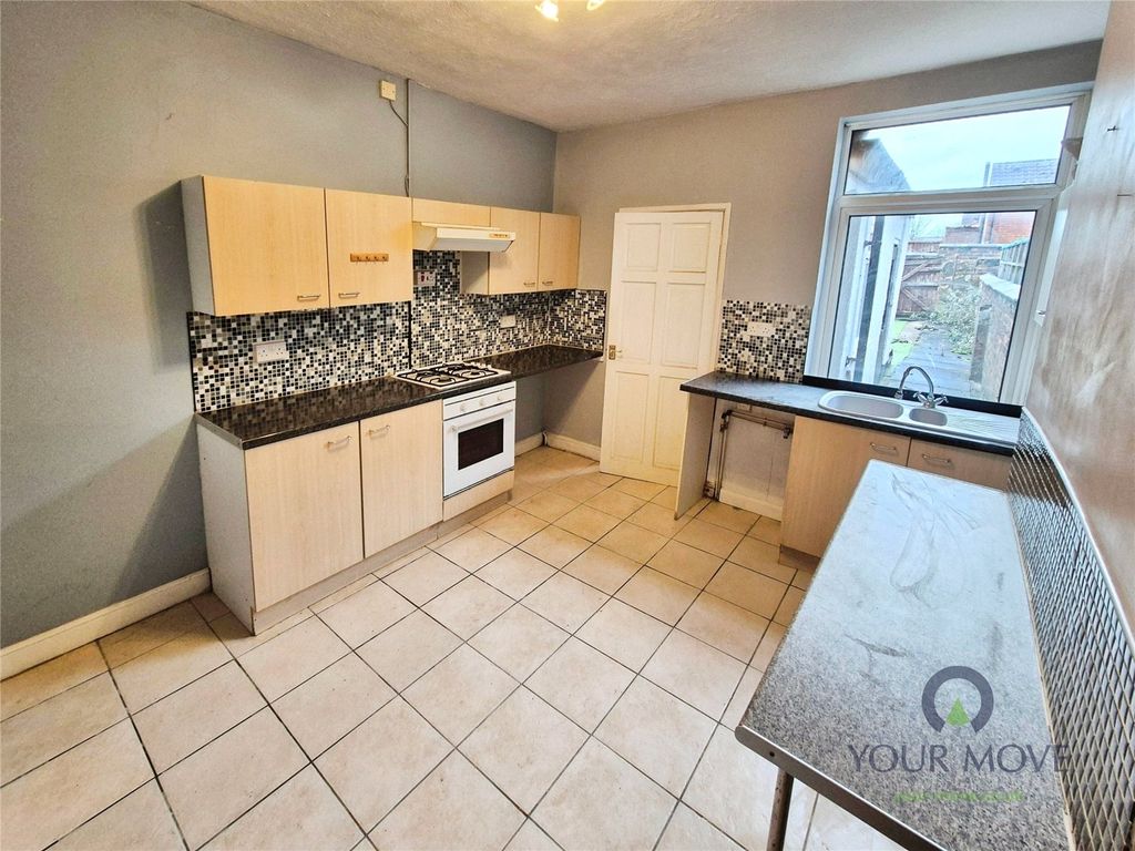 Property photo 2 of 8 Kitchen