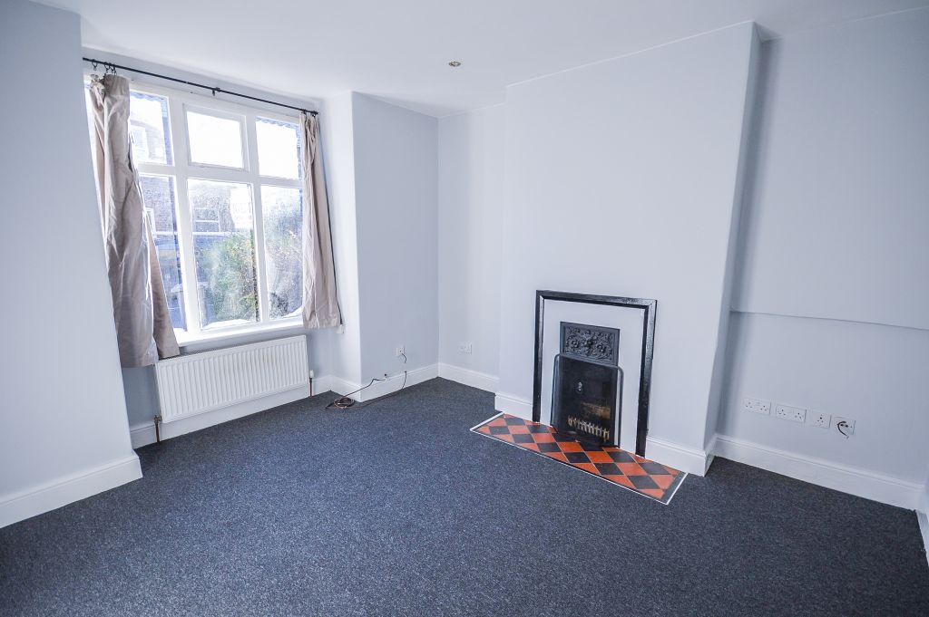 Property photo 2 of 17 Lounge