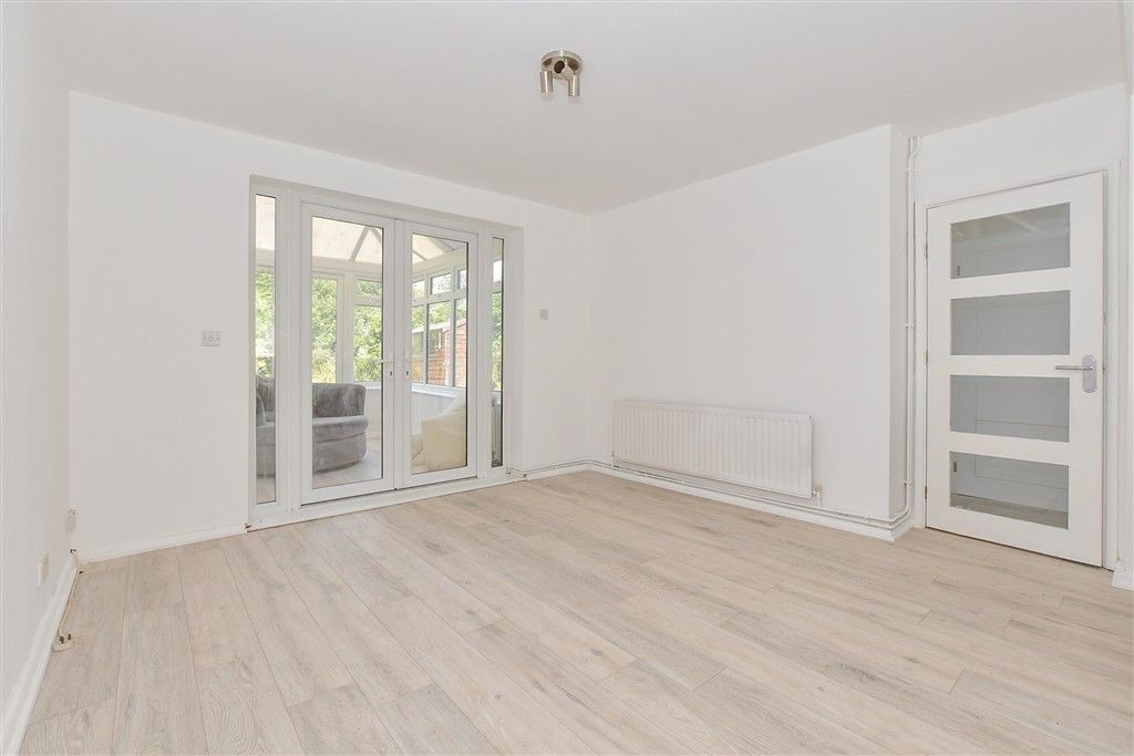 Property photo 3 of 10 Lounge/Dining Area