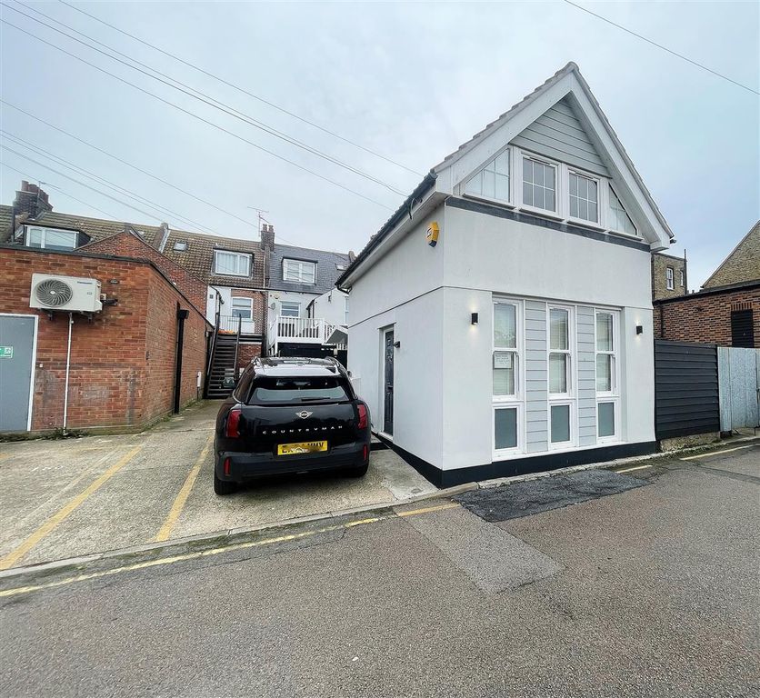 Property photo 1 of 7 Outside