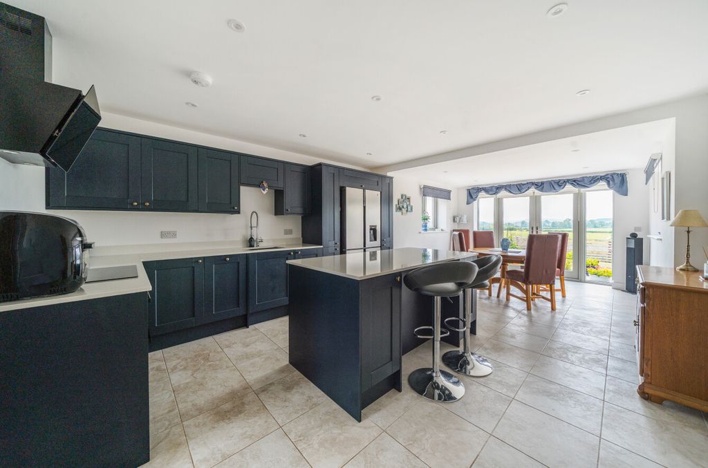 Property photo 2 of 31 1335452-31-689A2B4A5A347