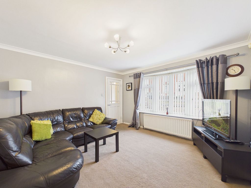 Property photo 2 of 11 Lounge