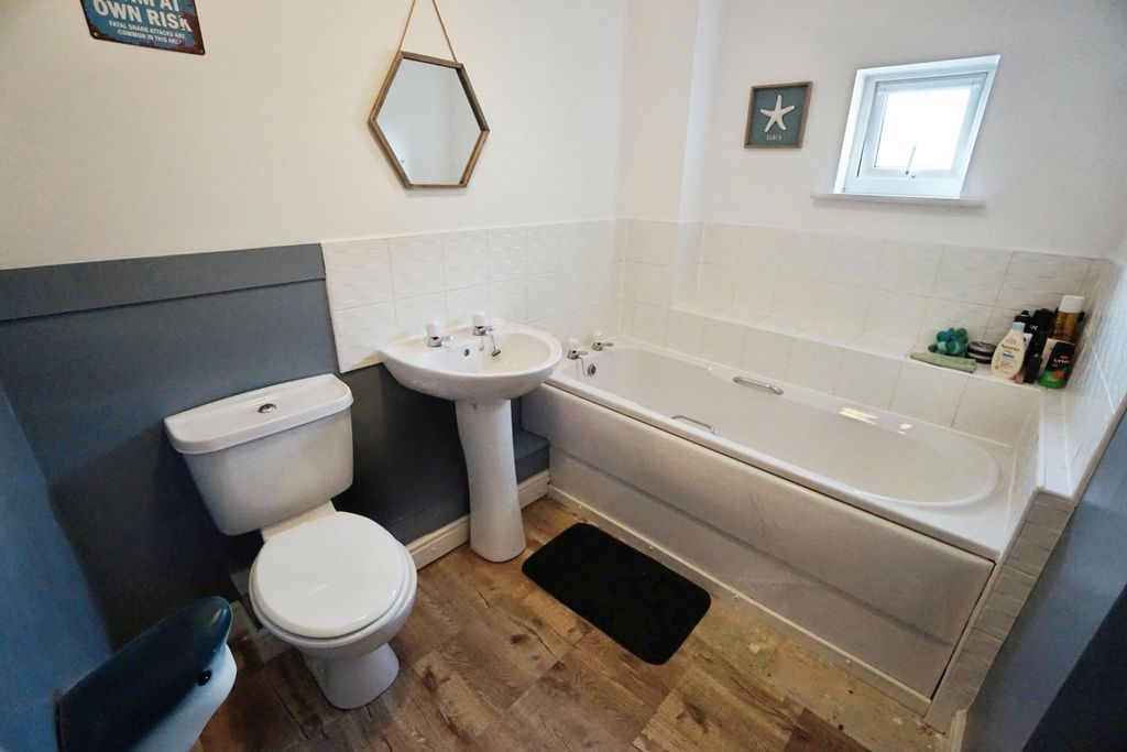 Property photo 3 of 13 Bathroom
