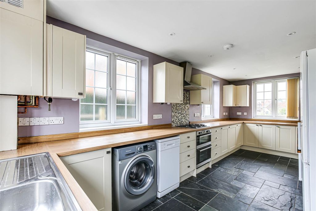 Property photo 3 of 8 5 Kitchen.Jpg