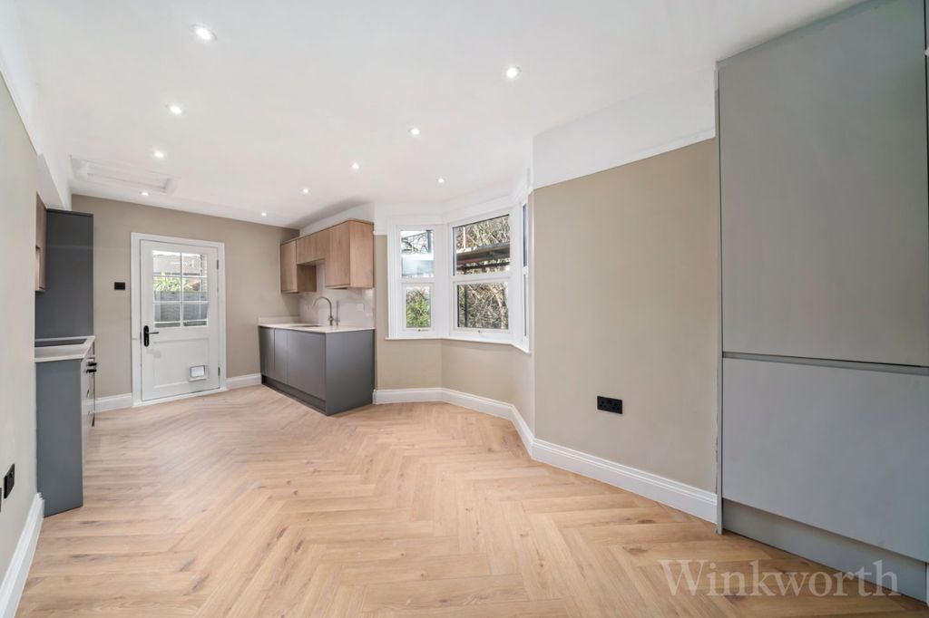 Property photo 3 of 12 Picture No. 11