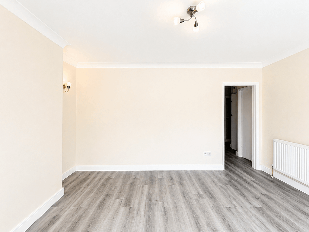 Property photo 3 of 8 Gallery