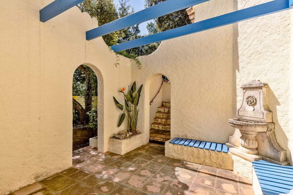 Property photo 3 of 58