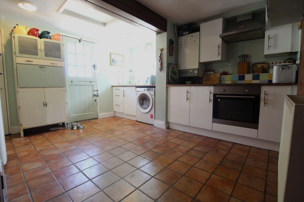Property photo 3 of 21 Kitchen