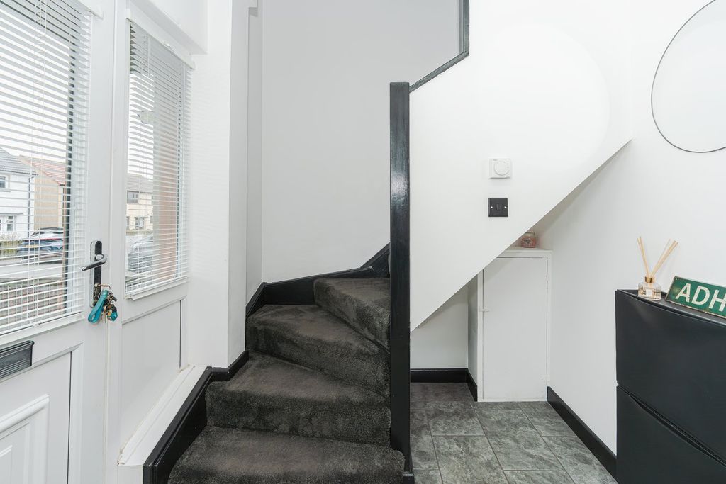 Property photo 2 of 26