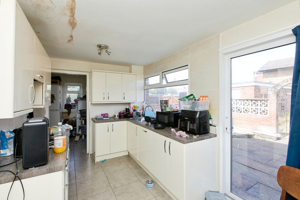 Property photo 3 of 17 Kitchen/Diner