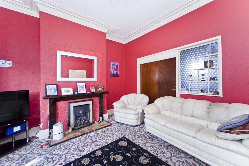 Property photo 2 of 28