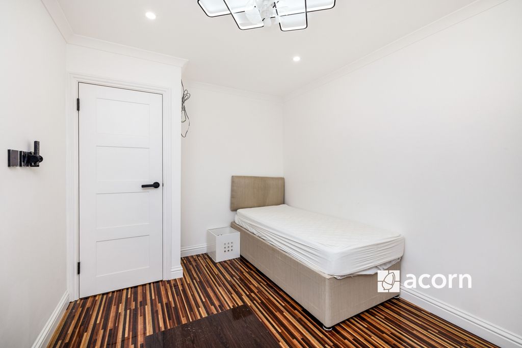 Property photo 1 of 7 Bedroom 1 (3)