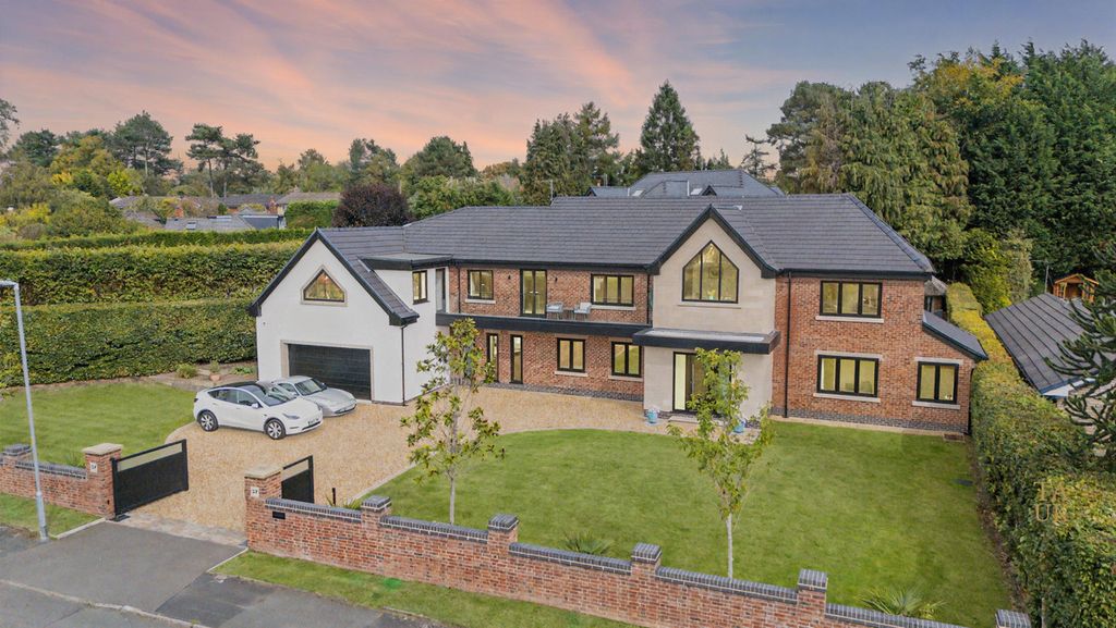 Property photo 1 of 32