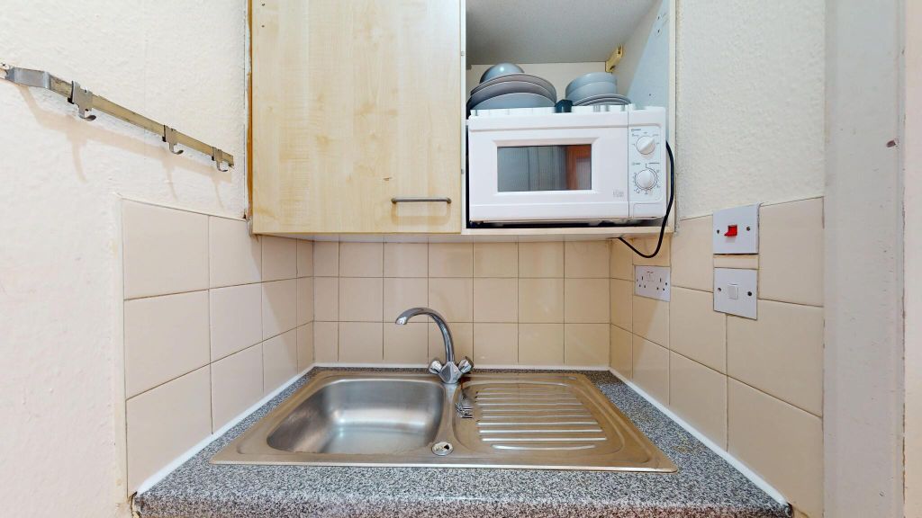 Property photo 2 of 11 Kitchen