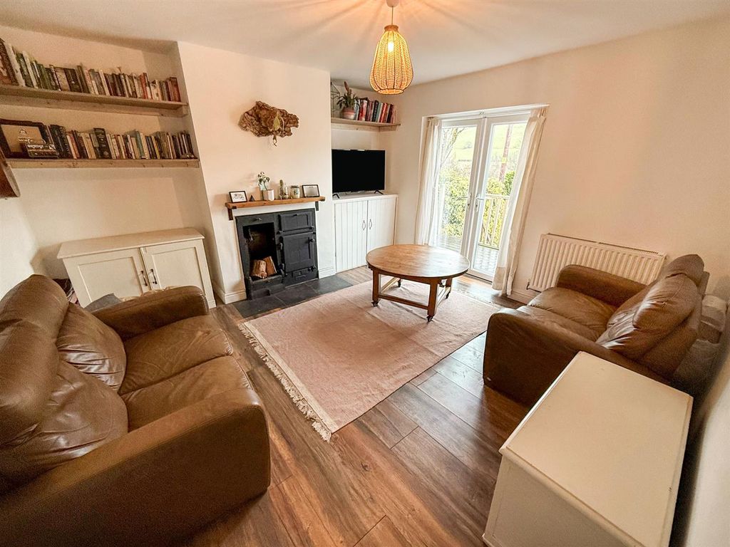 Property photo 2 of 17 Lounge