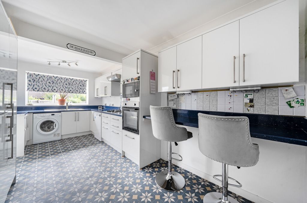 Property photo 3 of 13 15139623