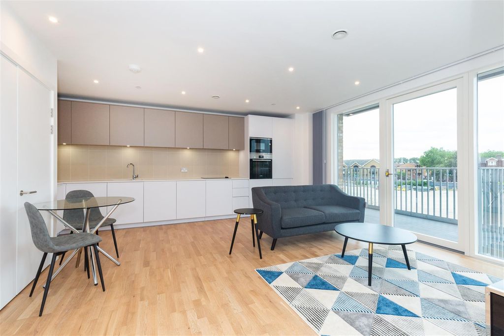 Property photo 1 of 10 5 Kingwood Apartments-3.Jpg