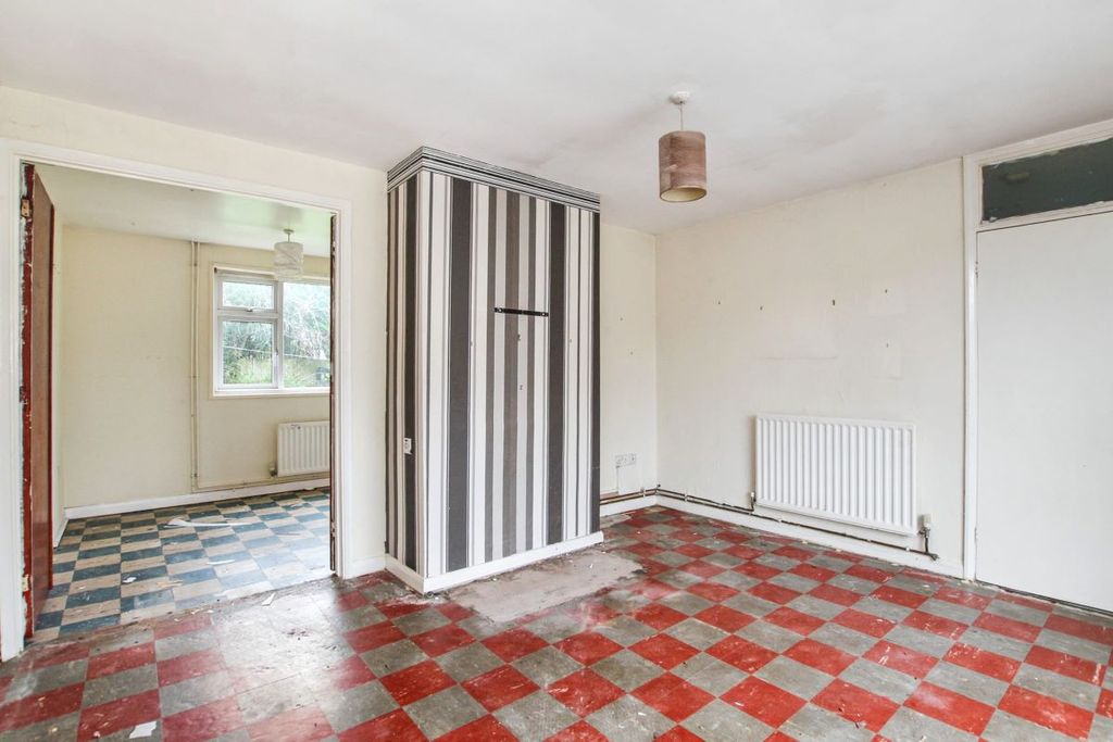 Property photo 2 of 20