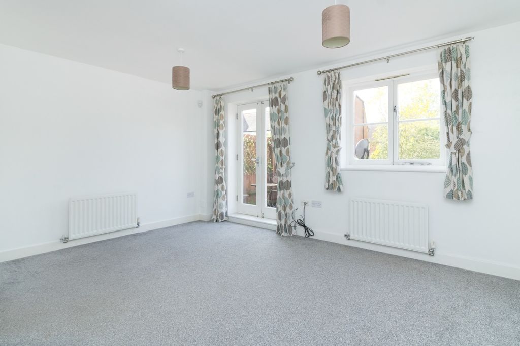 Property photo 3 of 10 5236988