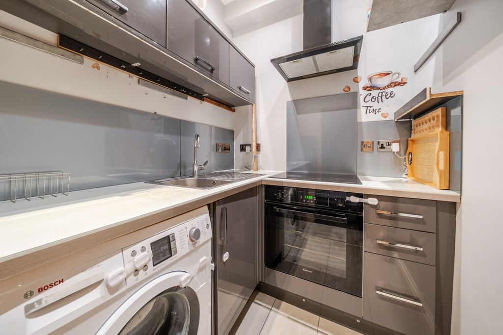 Property photo 2 of 8 1432283-14-69B832...