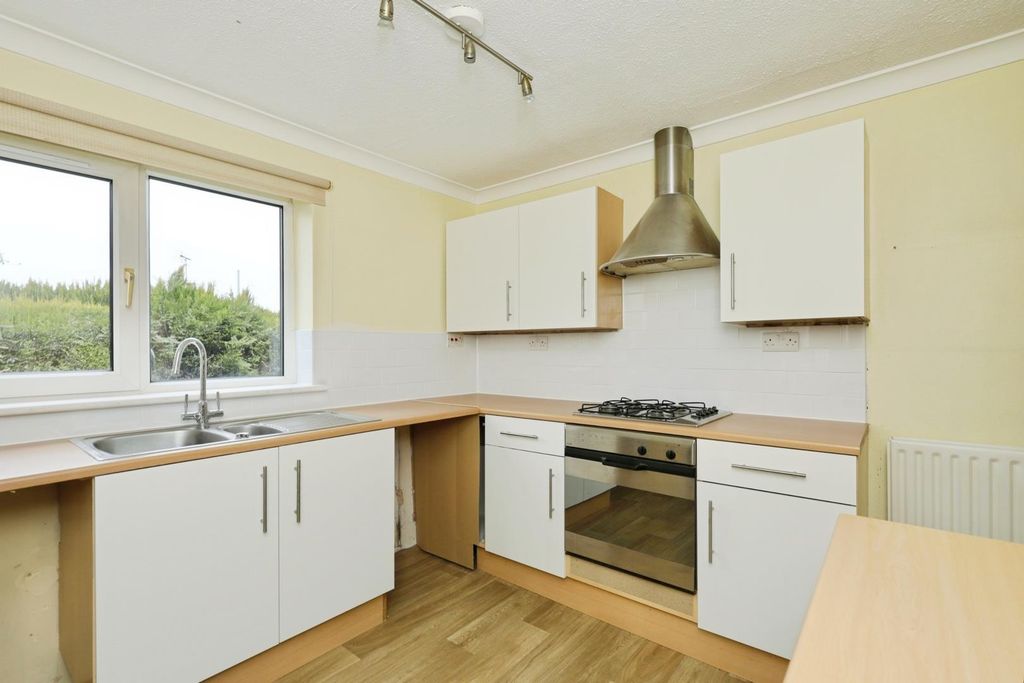 Property photo 3 of 19 Kitchen