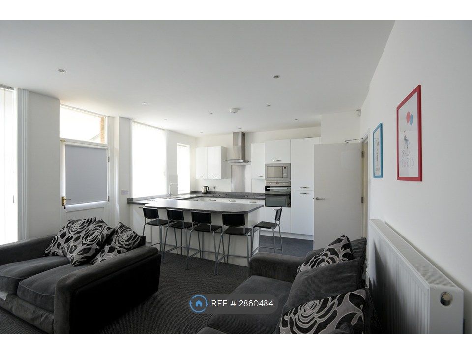 Property photo 1 of 8 Kitchen/Lounge