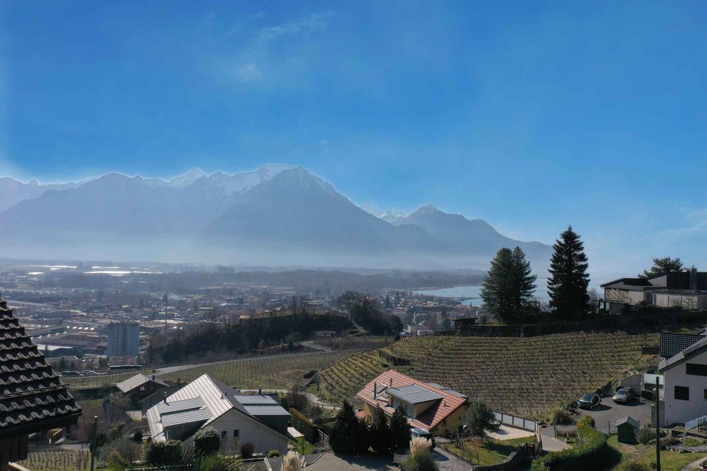 Property photo 3 of 12