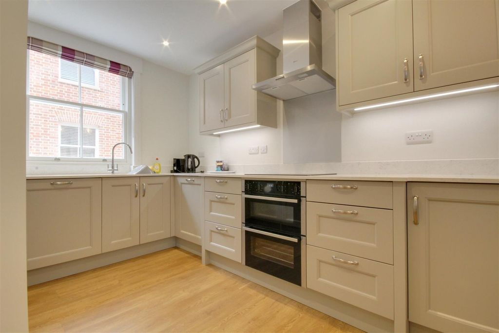 Property photo 2 of 18 Kitchen .Jpg