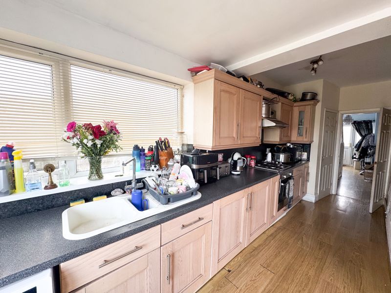 Property photo 3 of 10 Kitchen