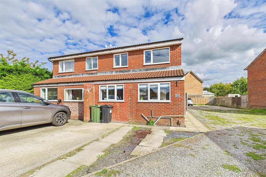 Property photo 2 of 14