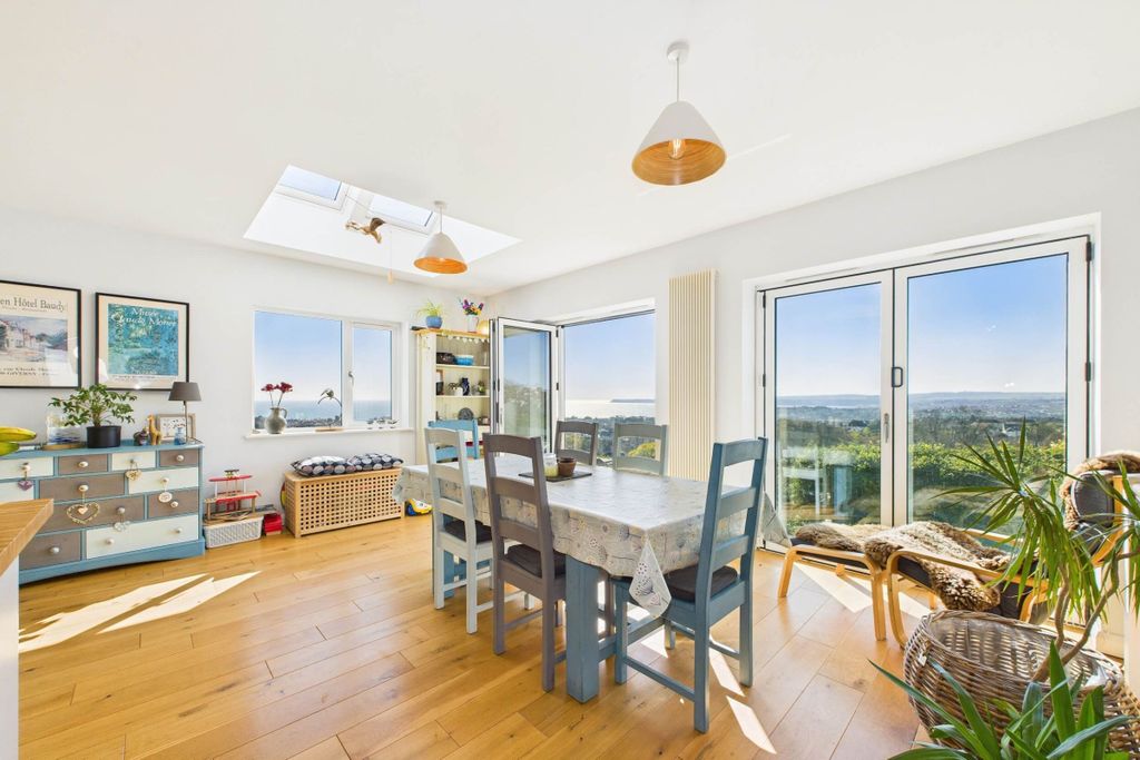 Property photo 3 of 31