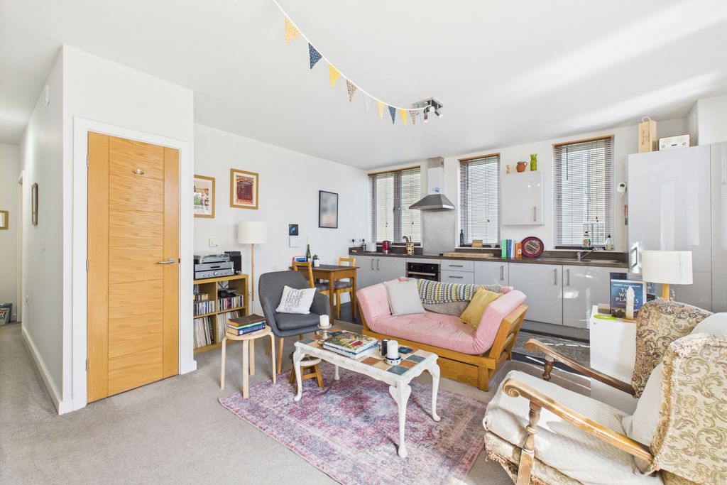 Property photo 1 of 10 Living Kitchen Diner