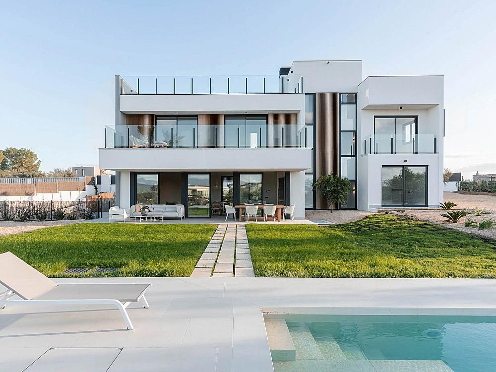 Property photo 2 of 36