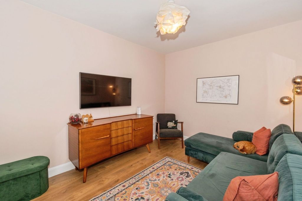 Property photo 2 of 23 Lounge