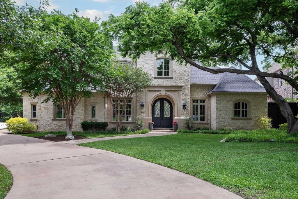 Property photo 1 of 31