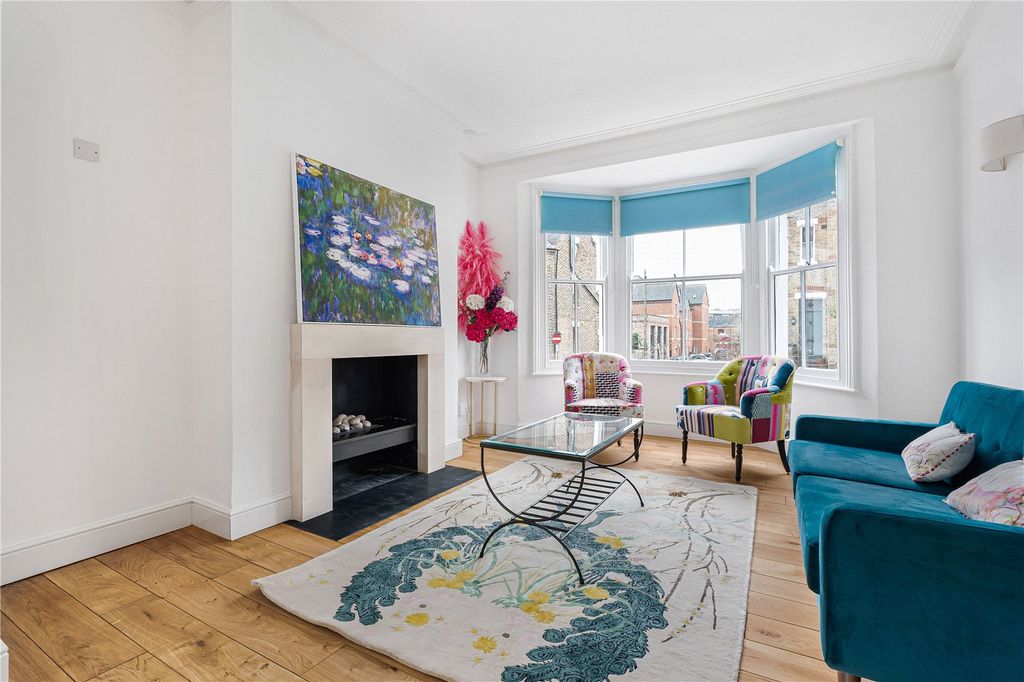 Property photo 3 of 19 Sitting Room